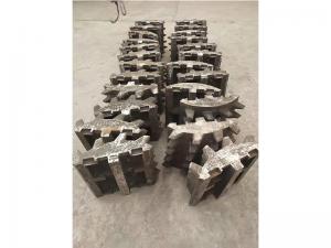 礦山設備破碎機耐磨件